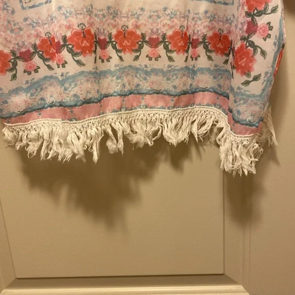 Beautiful blue, pink, and cream cover top! - Picture 4 of 5